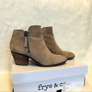Frye & Co. Casual Suede Holly Side Zip Stacked Heel Bootie in Ash Tan Womens 6M